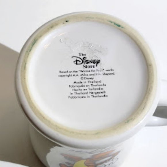 OVERSIZED, DISNEY'S "TIGGER" COFFEE MUG/CUP WHITE EXTERIOR/BLACK INTERIOR - Picture 3 of 5